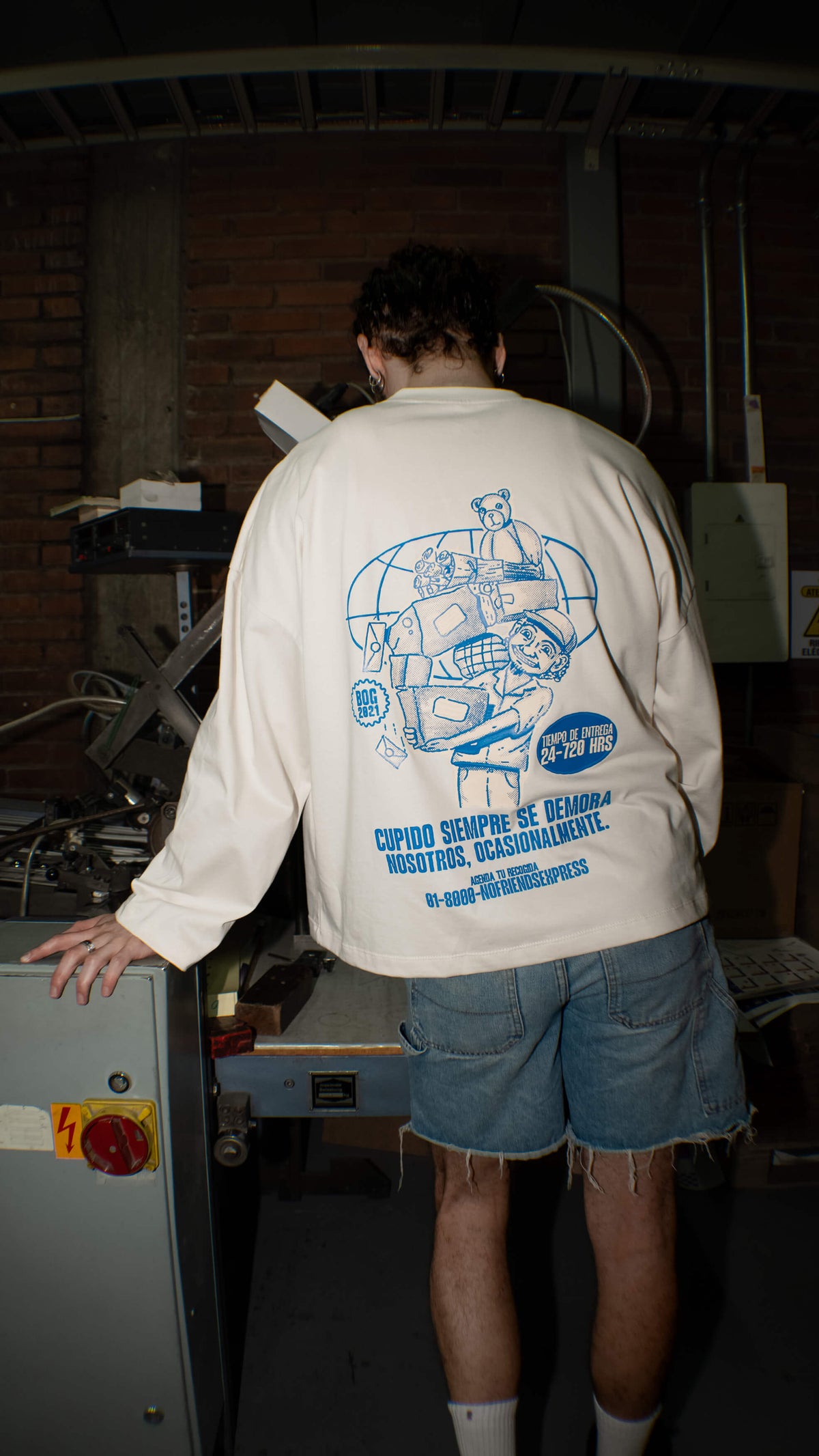 LONGSLEEVE MENSAJEROS CREMA
