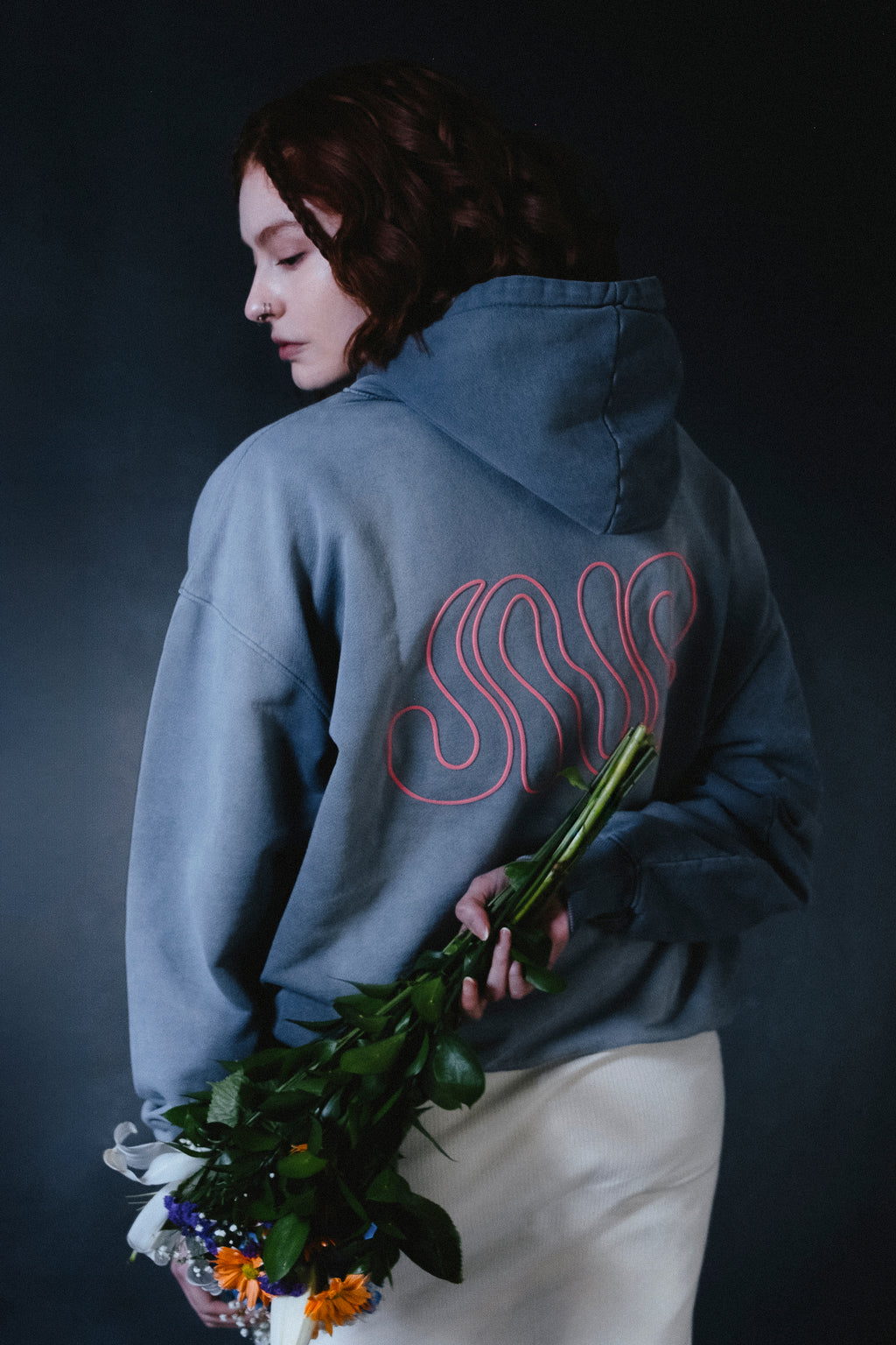 HOODIE BN4B GRIS OSCURO