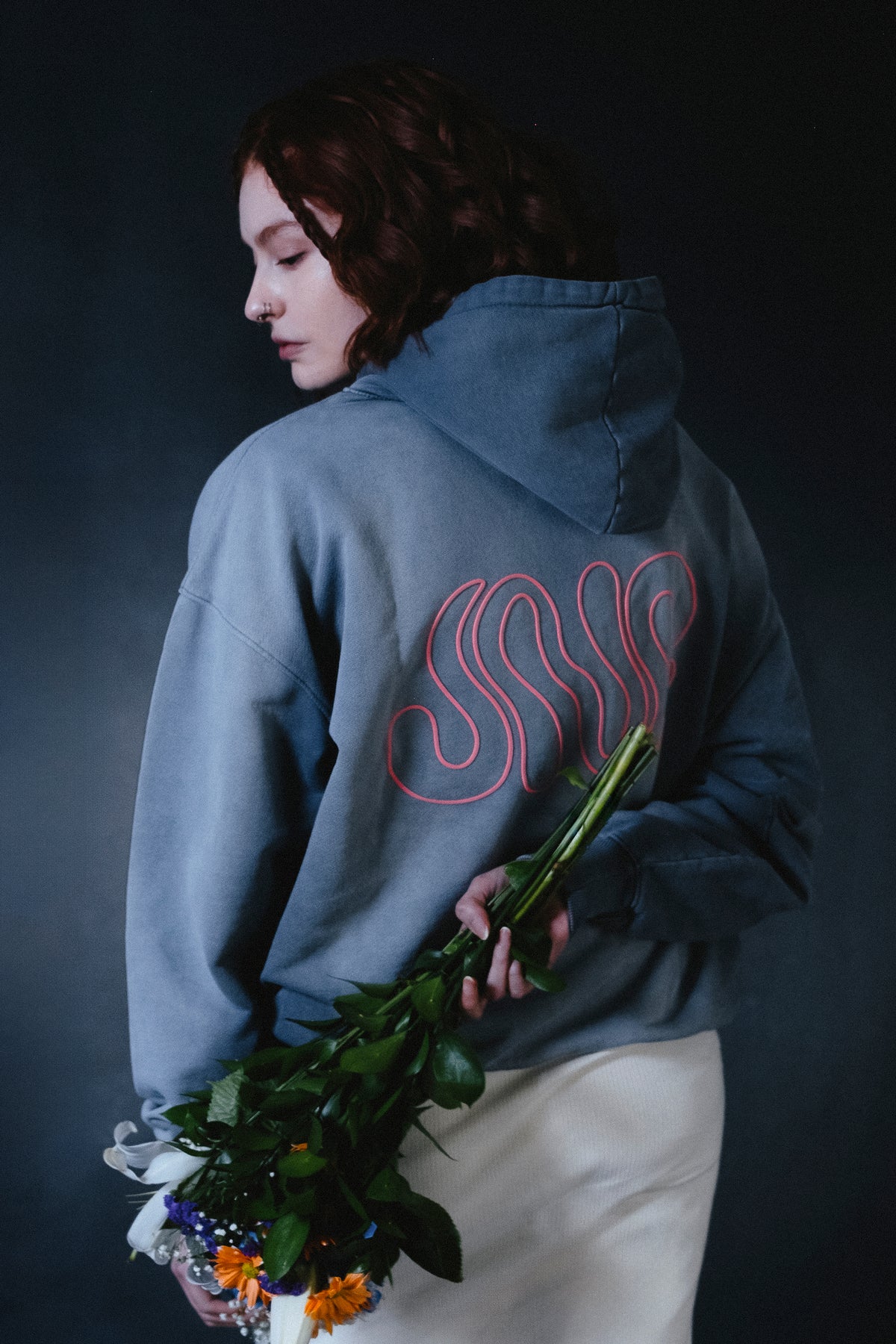 HOODIE BN4B GRIS OSCURO