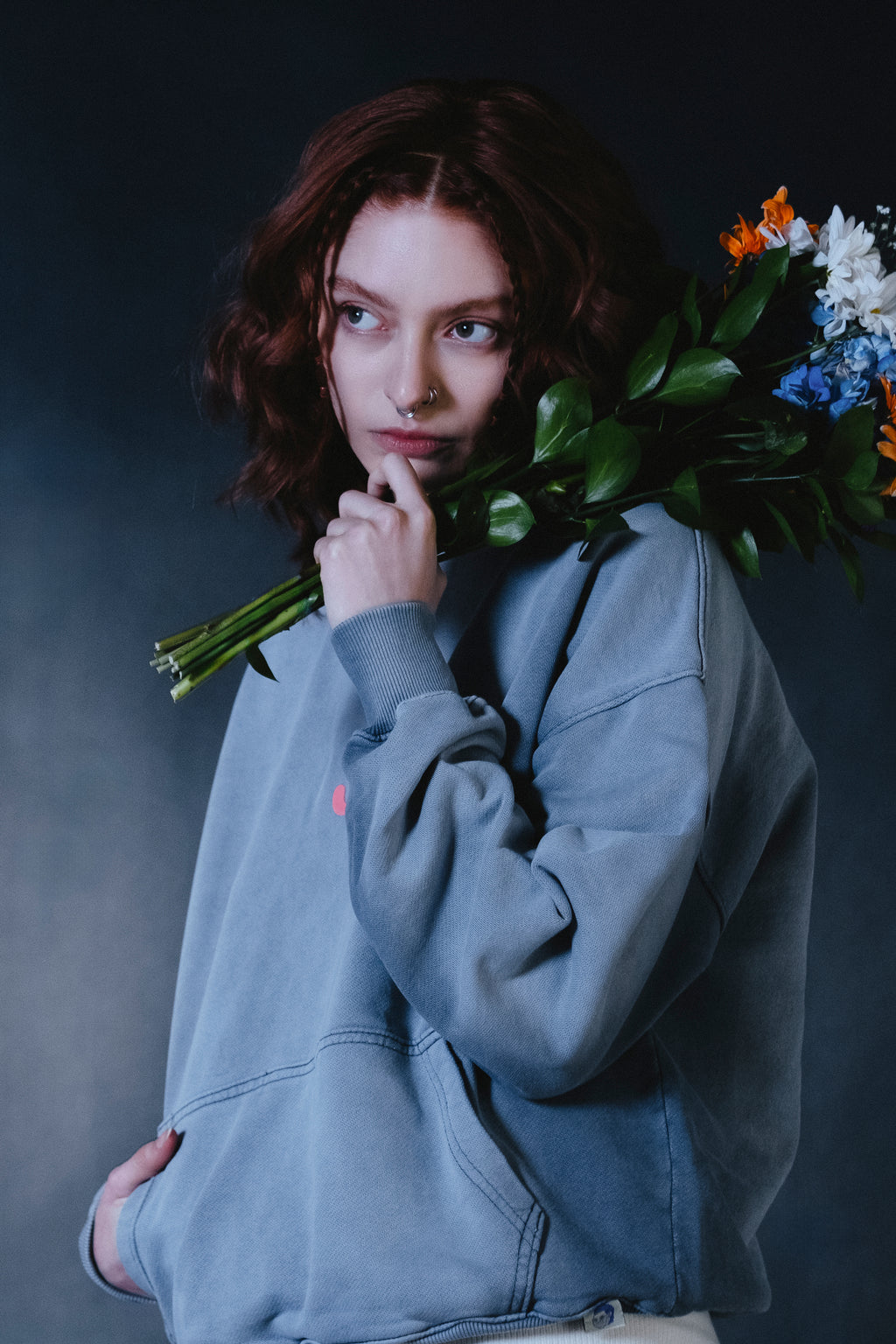 HOODIE BN4B GRIS OSCURO